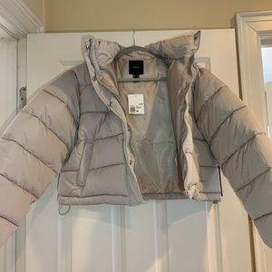 Forever 21 Hooded Puffer Jacket. Size M. Color: Oyster Grey.